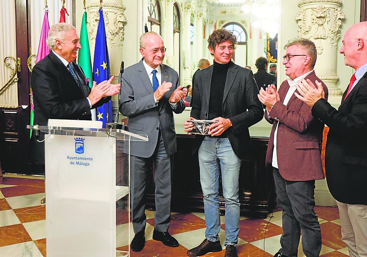 Juan Antonio Bernier recoge el XXXI Premio de Poesía Manuel Alcántara